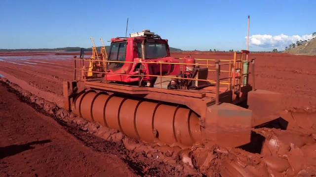 螺旋推進車與智能水草打撈船 當特種機械“逆流而上”